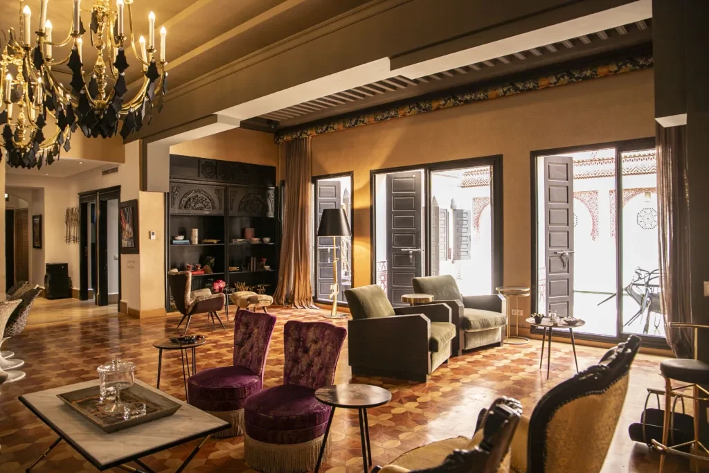 Buyer and inspector checking a Marrakech villa during a viewing